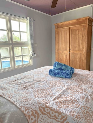 3 bedrooms, WiFi, bed sheets - House Close to the Beach with Private Pool (Savaneta)