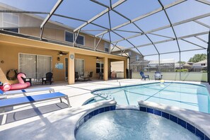 Alberca al aire libre y alberca climatizada