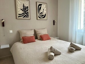 2 bedrooms, WiFi, bed sheets - An escapade in Provence lulled by birdsong.<br>House 63m2 (Pierrevert)