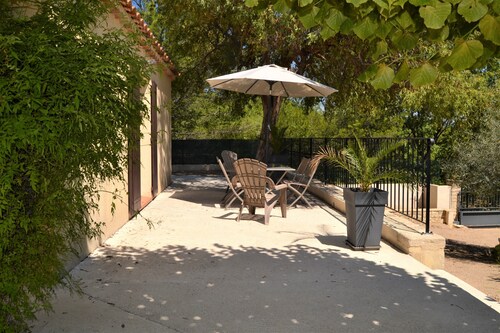 An escapade in Provence lulled by birdsong.<br>House 63m2