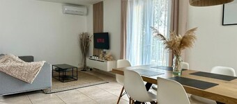 An escapade in Provence lulled by birdsong.<br>House 63m2