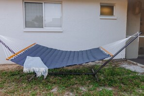 Property grounds - Villa Capri, 1/2mi to EsteroBay & Coconut Point ☀ Pet friendly✔ (Bonita Springs)
