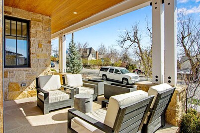 Desirable modern house, steps to Sanitas loop trail and walk to downtown Boulder