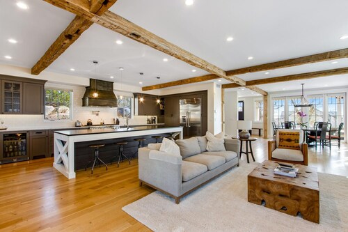 Desirable modern house, steps to Sanitas loop trail and walk to downtown Boulder