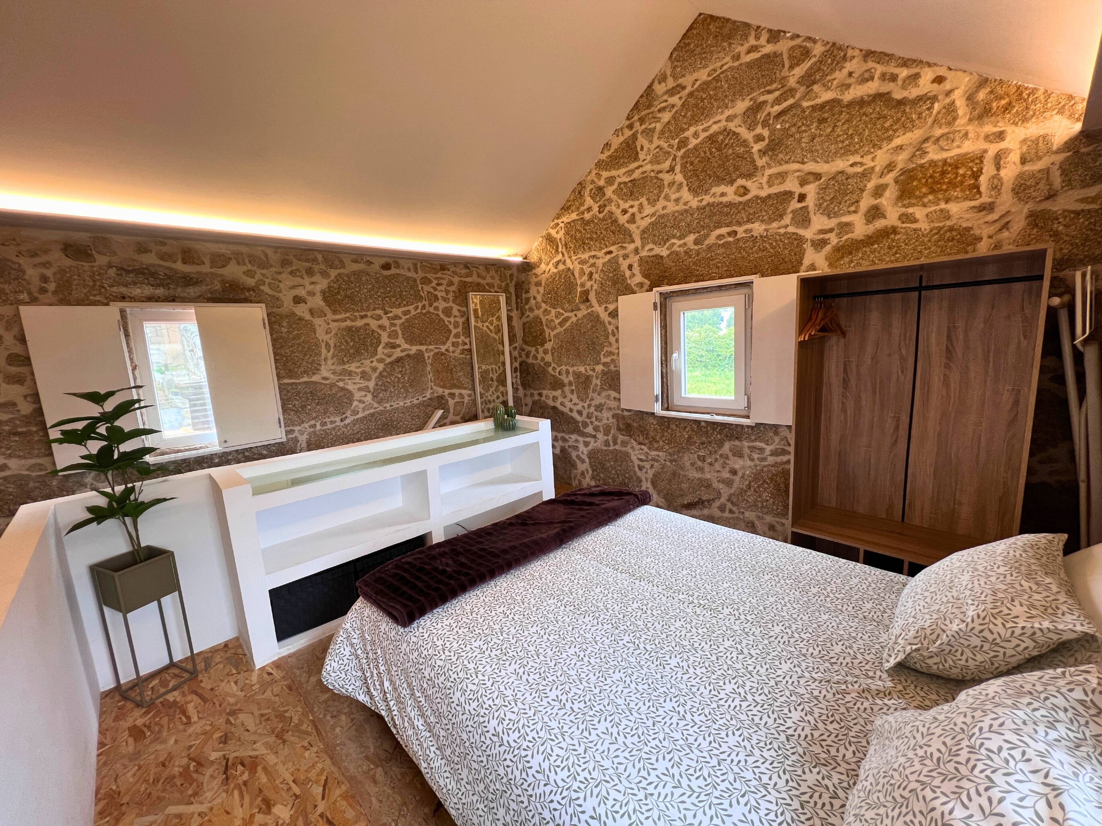 1 dormitorio, tabla de planchar con plancha, Internet y ropa de cama