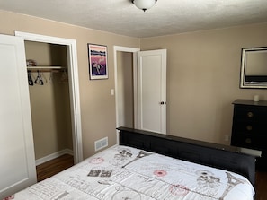 3 bedrooms, desk, WiFi - Perfect Location 5 minutes from everything CDA (Coeur d'Alene)