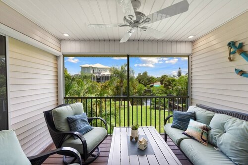 Coastal 3BR Villa, 1 Mile To Bonita Beach! Sleeps 6