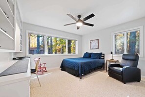 3 makuuhuonetta, silitysrauta/-lauta, vauvan matkasänky, Wi-Fi