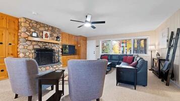 TV, peis og kontorer