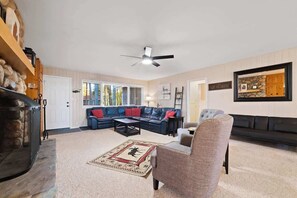 Fernseher, Kamin, Arbeitsbereiche