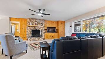 TV, peis og kontorer