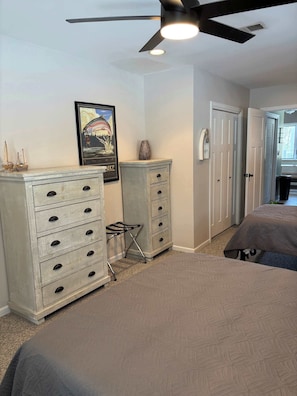 3 bedrooms, iron/ironing board, travel crib, WiFi - Hilltop Home with Torch Lake Views (Bellaire)