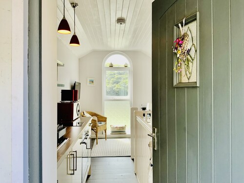 1 Bed Cottage - Sleeps 2 - Parking - Wifi