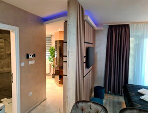 WiFi, bed sheets, wheelchair access