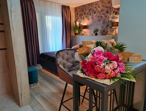 WiFi, bed sheets, wheelchair access