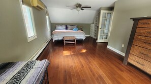 3 bedrooms, travel crib, WiFi, bed sheets - Family and dog friendly Catskills (Prattsville)