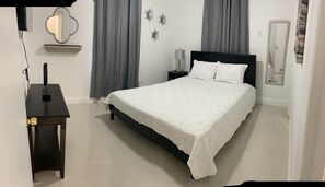 3 chambres, fer et planche à repasser, Wi-Fi, draps fournis