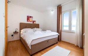 1 chambre, fer et planche à repasser, lit parapluie, Wi-Fi gratuit