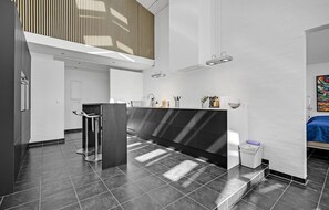Fridge, dishwasher, coffee/tea maker