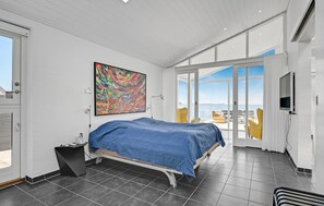 3 bedrooms, travel crib, free WiFi