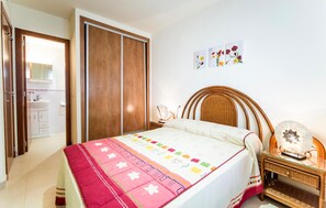 2 bedrooms, bed sheets