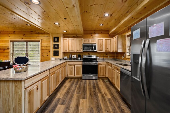 冰箱、微波炉、烤箱、炉灶