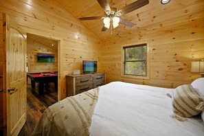 5 bedrooms, desk, iron/ironing board, free WiFi