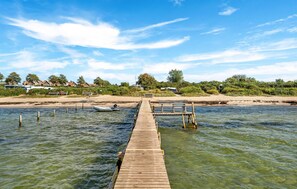 Nær stranden og fisking
