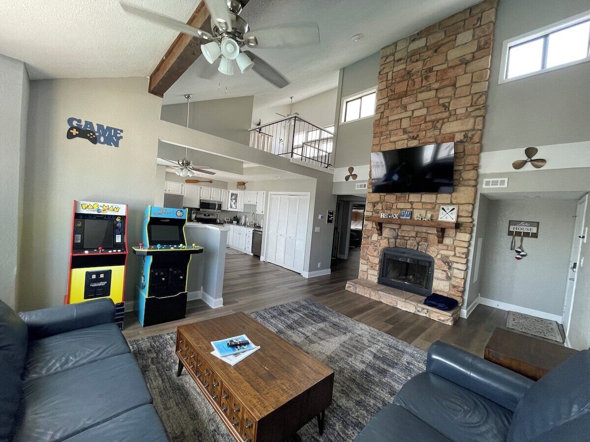 Smart TV, chimenea y videojuegos 