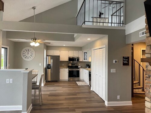 Main Channel Views & Pool, Condo In Osage Beach!