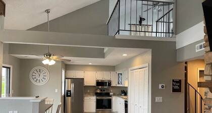 Main Channel Views & Pool, Condo In Osage Beach!