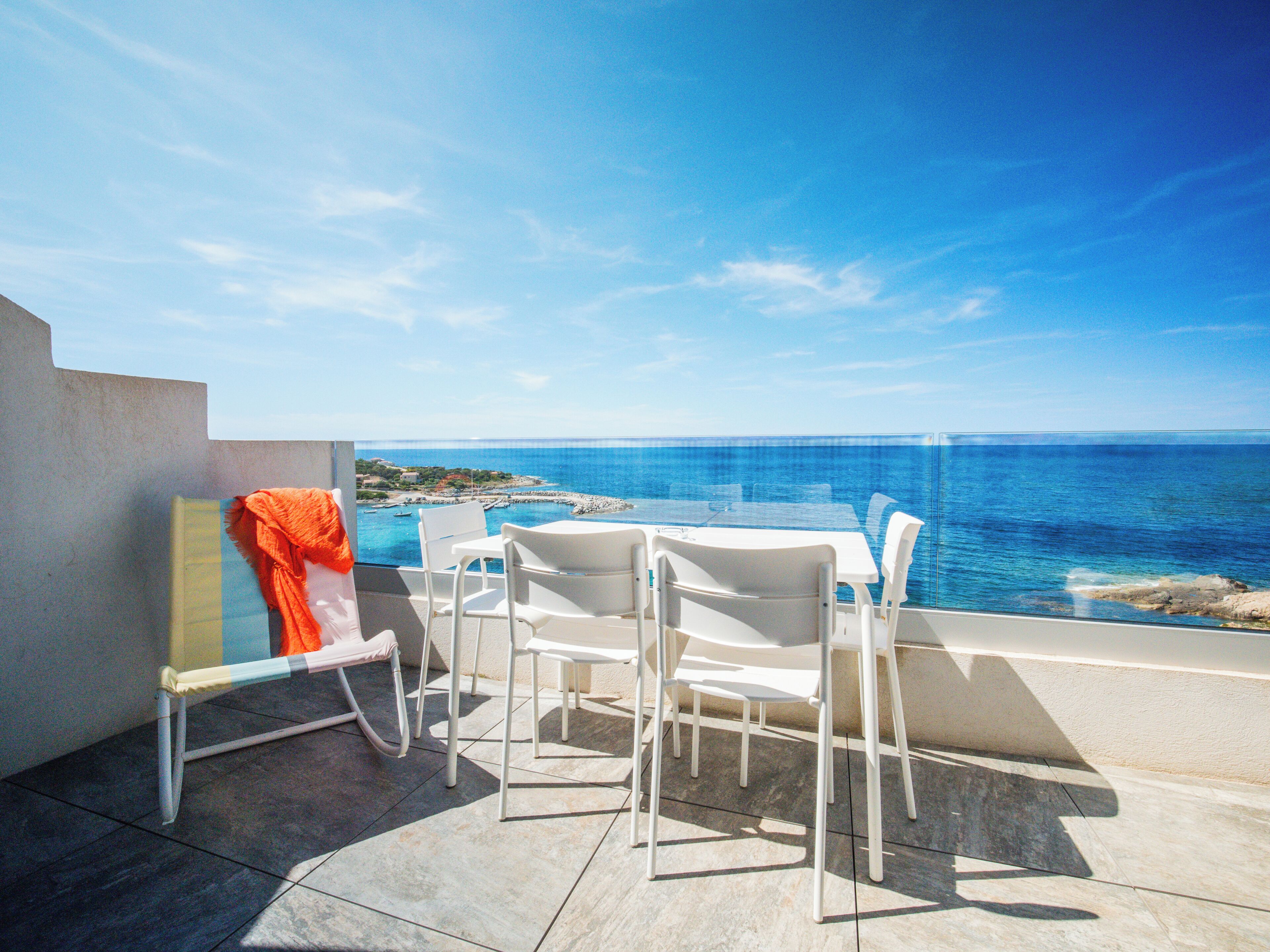 Appartement cosy climatisé, une chambre, agréable terrasse, splendide vue sur mer | Teras/patio