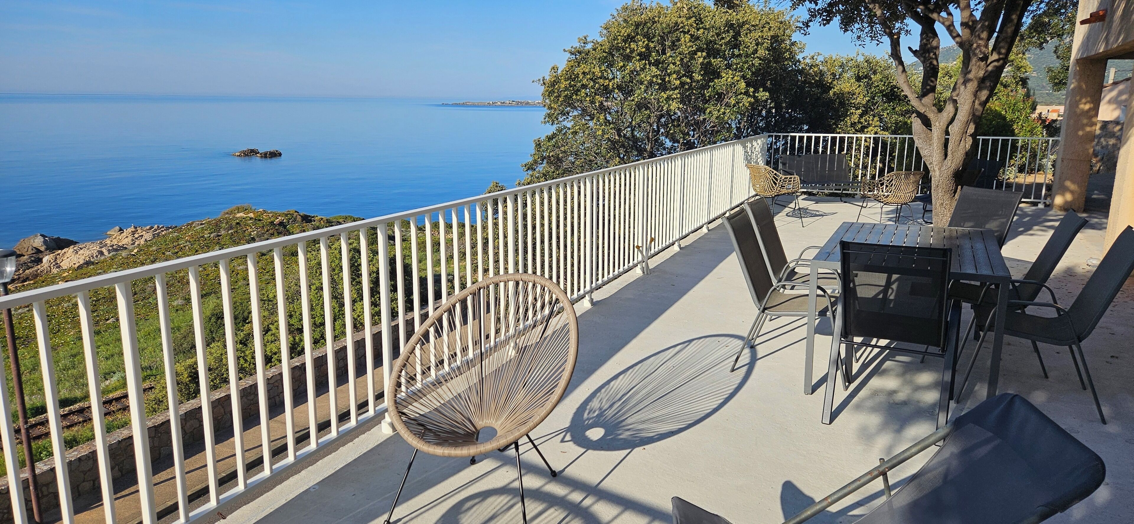 Apartemen Panorama, 2 kamar tidur, pemandangan laut, tepi laut | Teras/patio