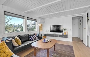 TV - Stunning home in Fanø with WiFi (Fanø)