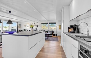 Fridge, oven, stovetop, dishwasher - Stunning home in Fanø with WiFi (Fanø)