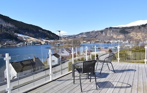 Outdoor dining - 3 bedroom amazing home in Norheimsund (Norheimsund)