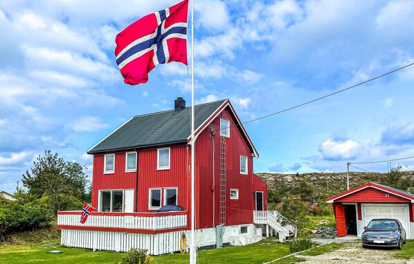 Exterior - Amazing home in Knarrlagsund with WiFi (Knarrlagsund)