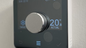 A thermostat with a target temperature setting, current temperature, and a power switch. - Charming Apartment Garden View (London)