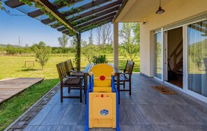 Outdoor dining - Stunning home in Kunovac Kupirovacki with WiFi (Kunovac Kupirovacki)