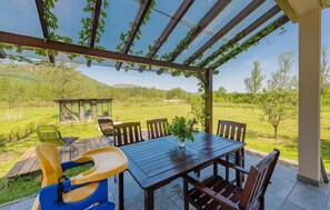 Outdoor dining - Stunning home in Kunovac Kupirovacki with WiFi (Kunovac Kupirovacki)