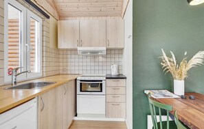 Fridge, stovetop, dishwasher, cookware/dishes/utensils