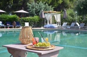 Outdoor dining - Greek Pride Aithrion Hotel (Kassandra)