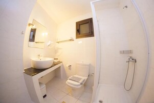 Maisonette | Bagno | Doccia, set di cortesia gratuito, asciugacapelli, asciugamani