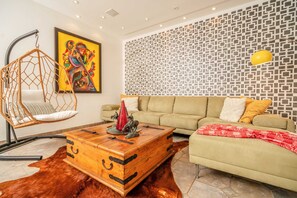 Smart TV, fireplace, table football, ping pong