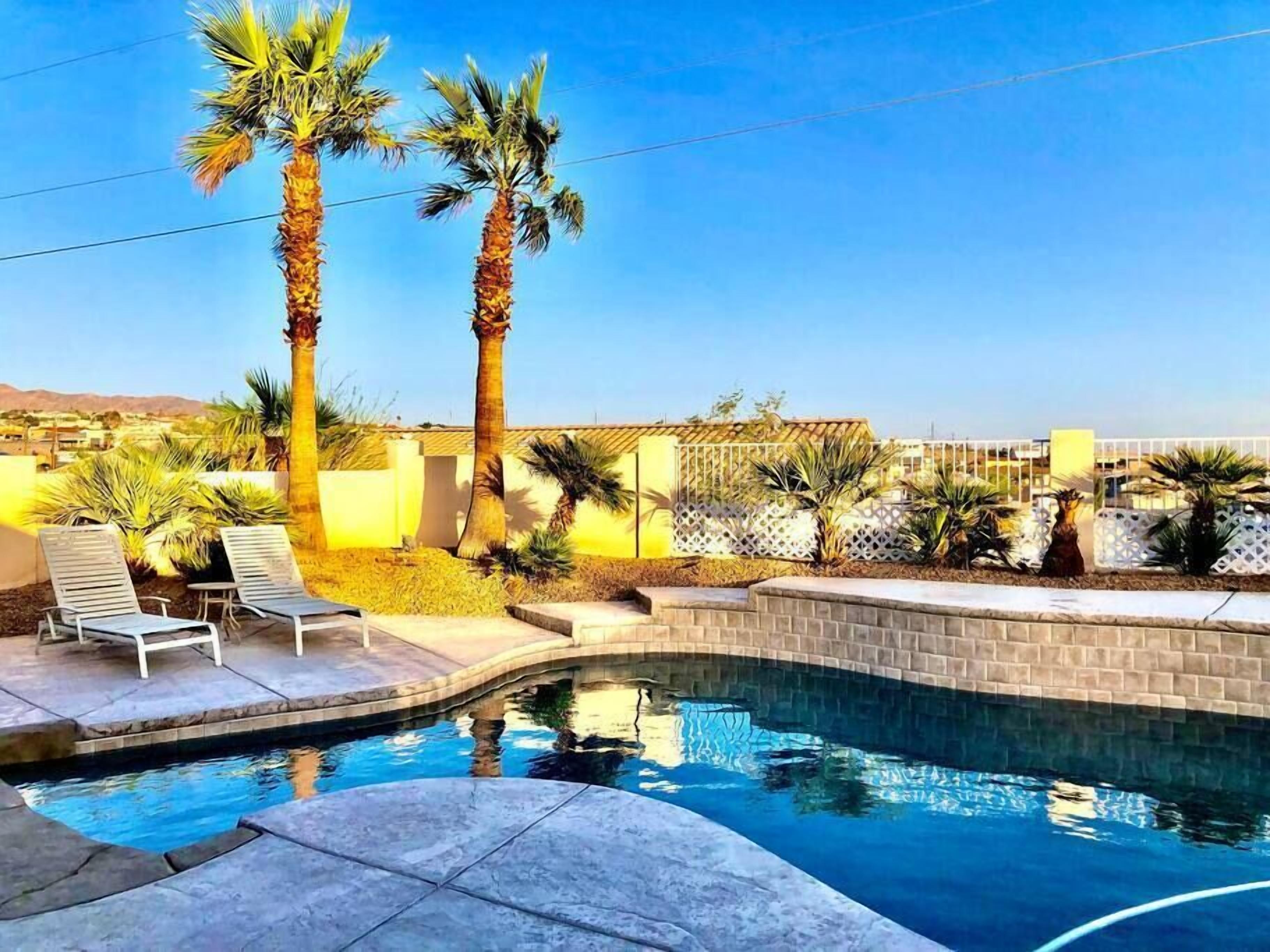 PEACEFUL!! 4b/2b/sleeps 9/pool/spa/lake view