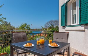 Outdoor dining - 2 bedroom beautiful home in Rogoznica (Rogoznica)