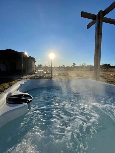 Joshua Tree getaway w/ HOT TUB & GAME ROOM