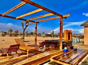 Property grounds - Joshua Tree getaway w/ HOT TUB & GAME ROOM (Landers)