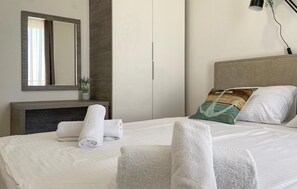 2 bedrooms, in-room safe, free WiFi, bed sheets - 2 bedroom amazing apartment in Petrcane (Petrcane)