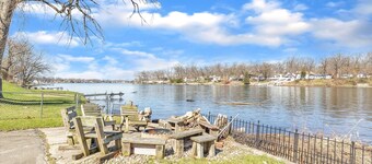 Waterfront home with dock, pool and hot tub! NOTRE DAME FOOTBALL